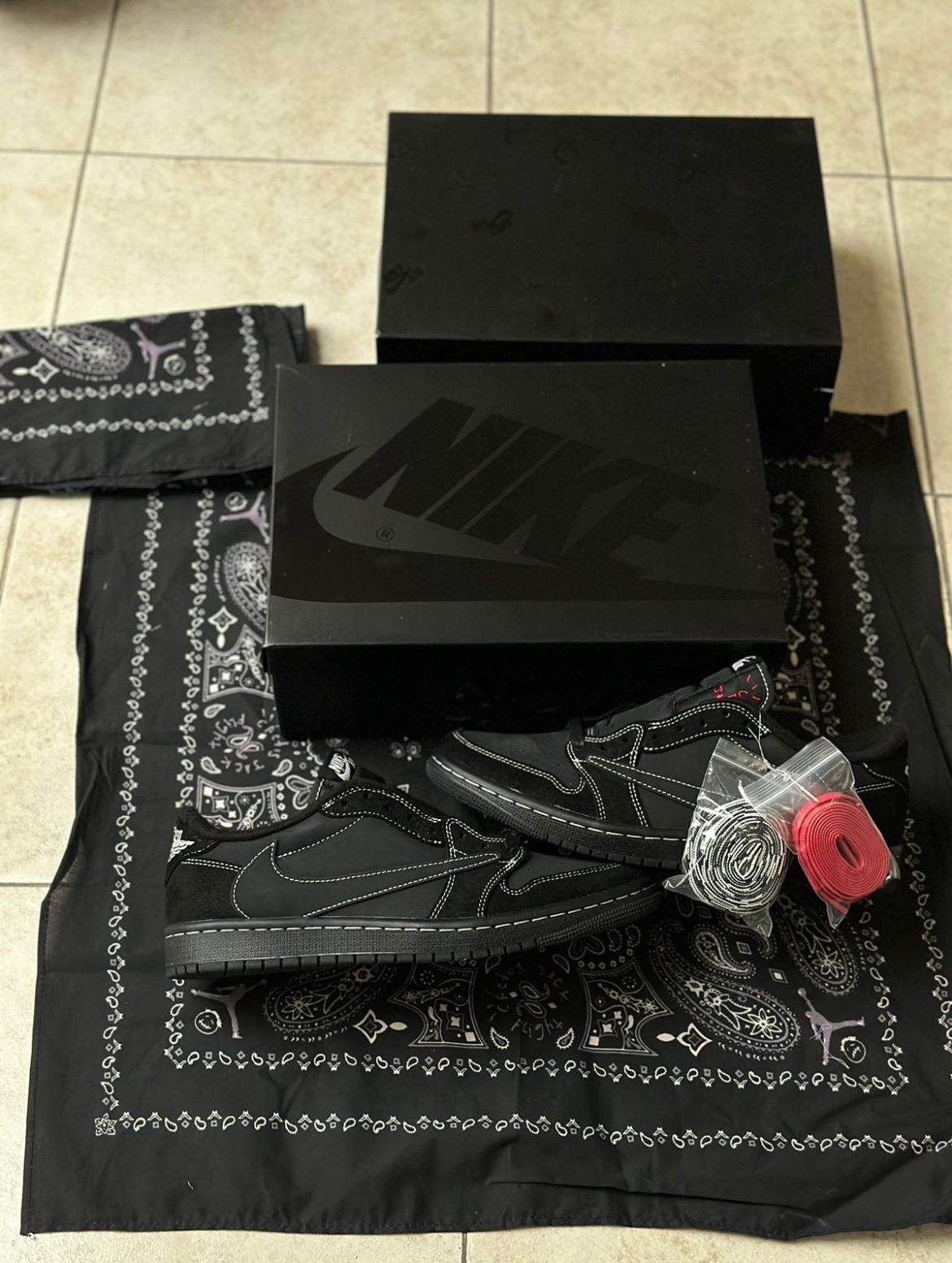 Jordan 1 Phantom Travis Scott